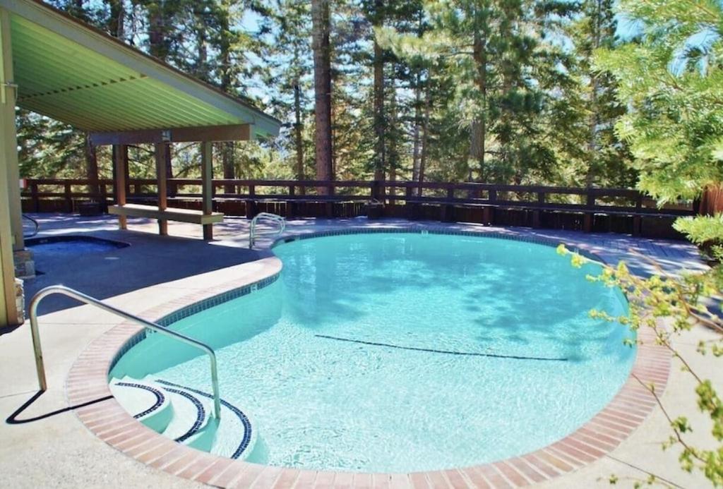 Cozy Condo Walking Distance To Village And Gondola W/ Pool/ Jacuzzi Sleeps 4. ماموث لاكيس المظهر الخارجي الصورة